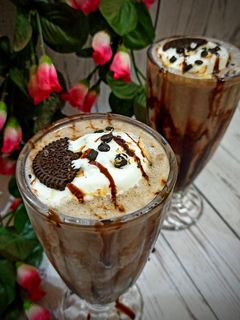 चोको बनाना शेक (choco banana shake recipe in Hindi) रेसिपी मुख्य फोटो