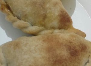 Una foto de Empanadas Tucumanas (Aprox 4 docenas)