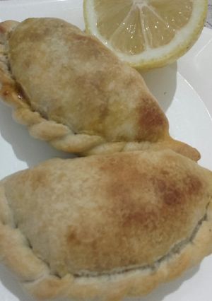 Una foto de Empanadas Tucumanas (Aprox 4 docenas)