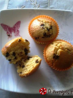 Φωτογραφία της συνταγής Αφράτα muffins βανίλια με κομματάκια σοκολάτας