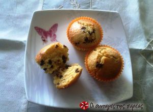 Φωτογραφία της συνταγής Αφράτα muffins βανίλια με κομματάκια σοκολάτας