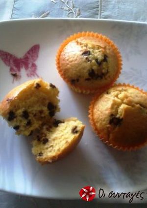 Φωτογραφία της συνταγής Αφράτα muffins βανίλια με κομματάκια σοκολάτας