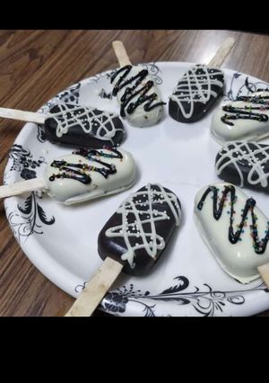A picture of Cakesicles.
