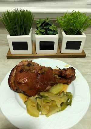 Una foto de Codillos al Magno Ibérico y Patatas Primavera