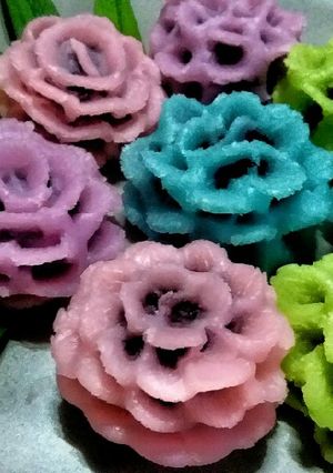 รูปของ 💐ช่อผกากรองไส้มันม่วง #มนต์รักขนมไทย