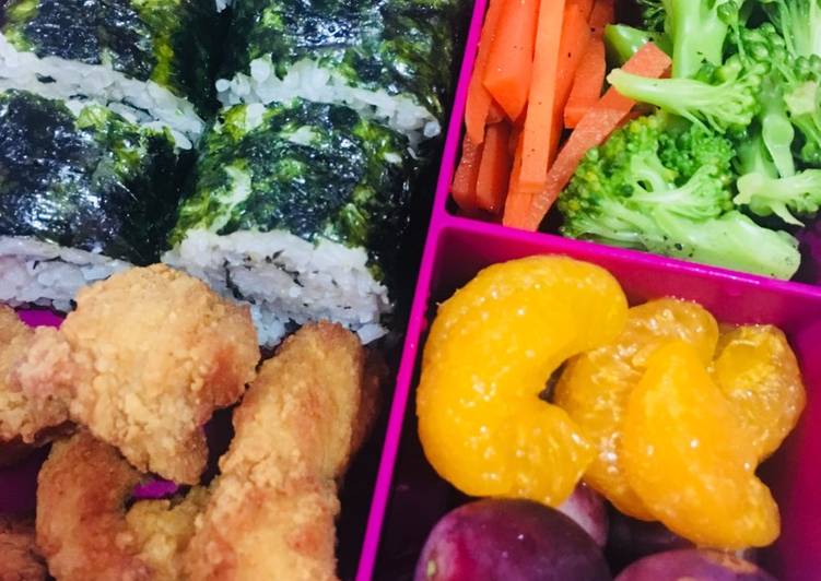 Bagaimana Menyiapkan Nasi kepal chicken karage - Lunch box back to school Lezat