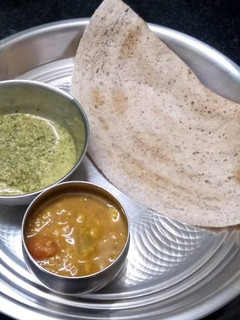 கருப்பு உளுந்து தோசை(karuppu ulunthu dosai recipe in tamil) செய்முறை முக்கிய புகைப்படம்