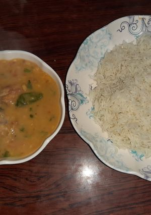 A picture of Chany ki daal chicken with chawal.