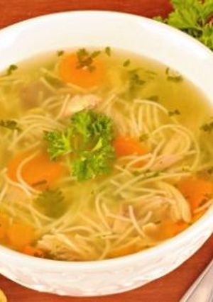 صورة لوصفة طريقة عمل شوربة كريمة الدجاج مع الشعيرية