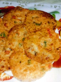 વેજીટેબલ રાઈસ ચીલા (Vegetable Rice Chila Recipe In Gujarati) રેસીપી મુખ્ય ફોટો