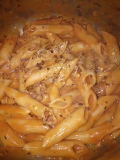 રેડ સોસ પાસ્તા (Red Sauce Pasta Recipe In Gujarati) રેસીપી મુખ્ય ફોટો