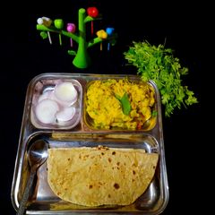 A picture of Maharashtrian Besan pitla.