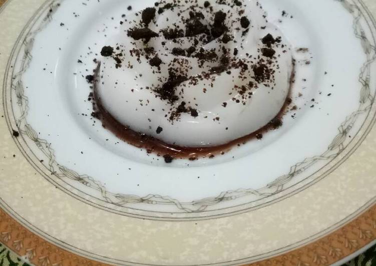 Puding coklat vanila bertabur oreo