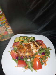 A picture of Garlic Chicken salad.