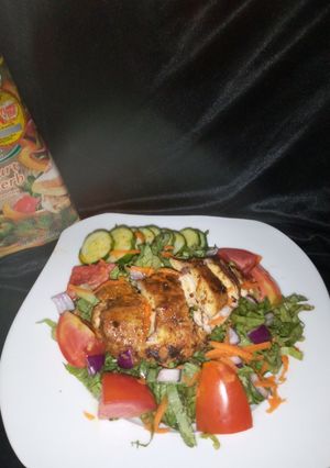 A picture of Garlic Chicken salad.