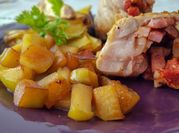 Una foto de pollo a la sidra con manzana