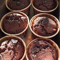 A picture of Banana Choco Muffins.