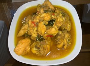 Hình của món Gà kho nghệ.