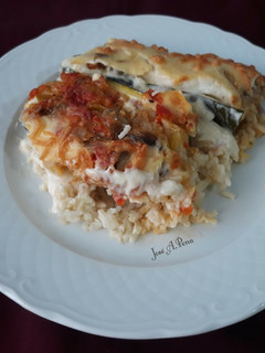 Una foto de Calabacines rellenos con arroz y bechamel