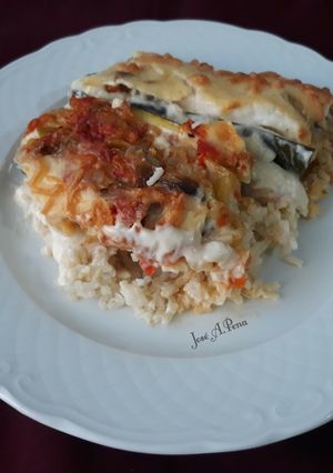 Una foto de Calabacines rellenos con arroz y bechamel
