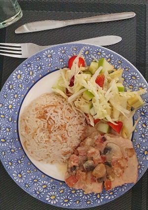 Una foto de Cañón de cerdo en salsa de tocineta y champiñones