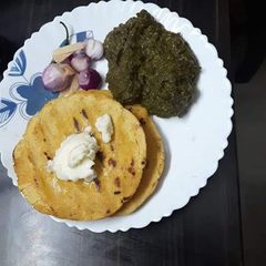 A picture of Saag with makkai ki roti.