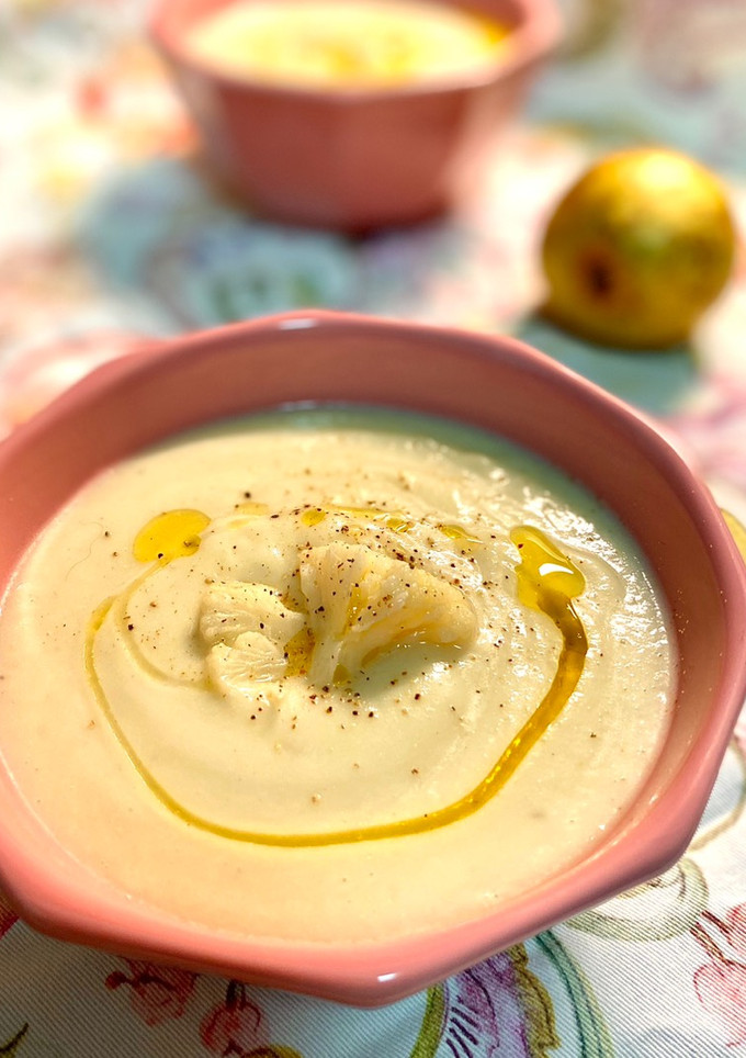 Foto principal de Crema de coliflor con pera y queso azul