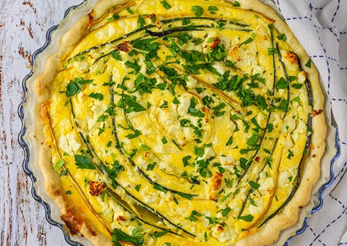 Quiche mit Zucchini und Feta