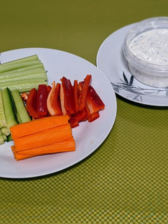 Una foto de Crudités con salsa Tzatsiki