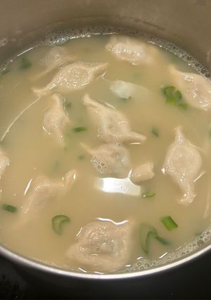 Una foto de Sopa de wonton de cerdo