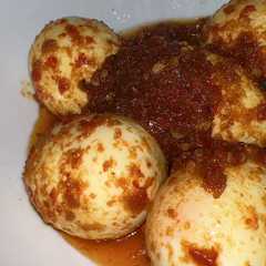 A picture of Telur balado.