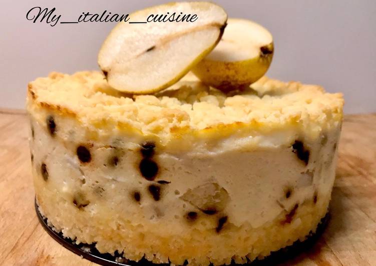 Sbrisolona di farina di riso con ricotta e pere e gocce di cioccolato fondente