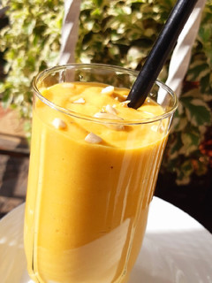 A picture of Mango Oat Smoothie.