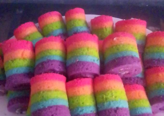 How to Prepare Delicious Mini Rainbow Roll Cake
