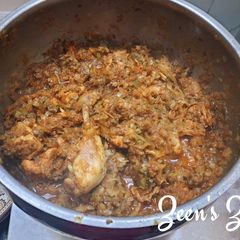 A picture of Cabbage and Capsicum Chicken.