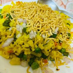 A picture of Vegges loaded poha.