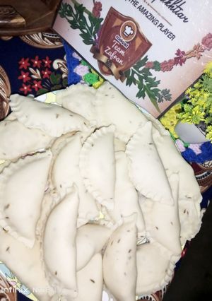 A picture of Frozen chicken samosy D shape.
