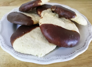 Una foto de Galletas de limón y coco