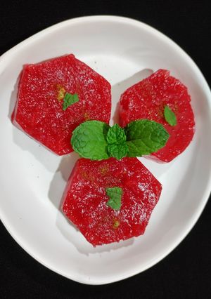 A picture of Watermelon pudding.
