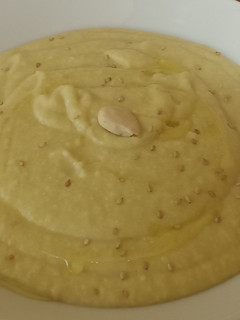 Una foto de Crema de puerro y almendras