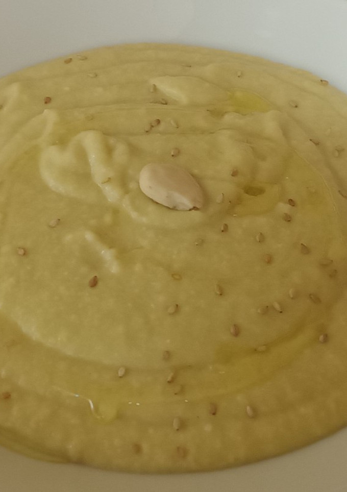 Una foto de Crema de puerro y almendras