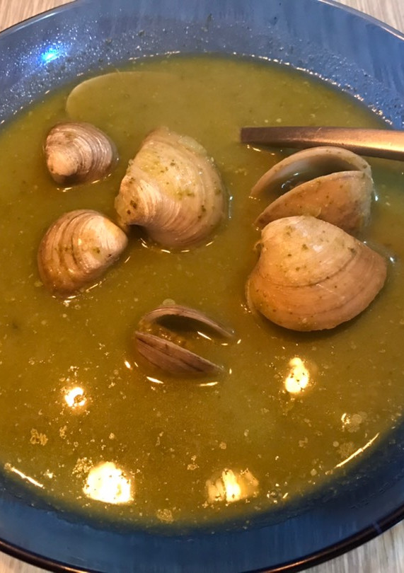 Una foto de Sopa de almejas