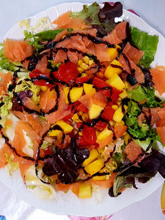 Una foto de Ensalada de salmón 🥗
