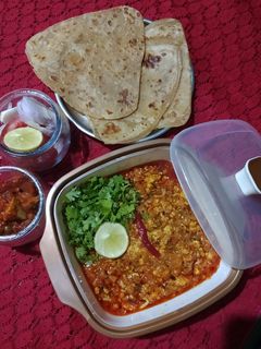 પનીર ભુરજી(Paneer bhurji recipe in Gujarati) રેસીપી મુખ્ય ફોટો