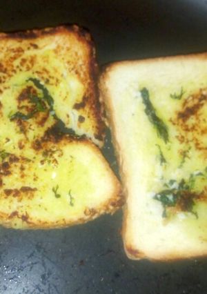 A picture of Garlic spiced bread.