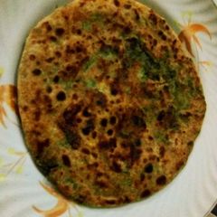 A picture of Palak paratha.