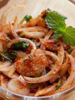 A picture of Masaledar onion Salad.