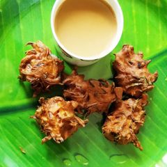 A picture of Onion Bonda.