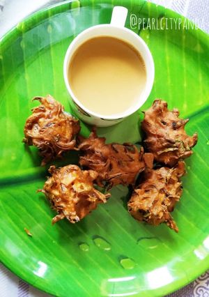 A picture of Onion Bonda.
