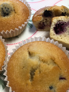 Una foto de Muffins de moras silvestres